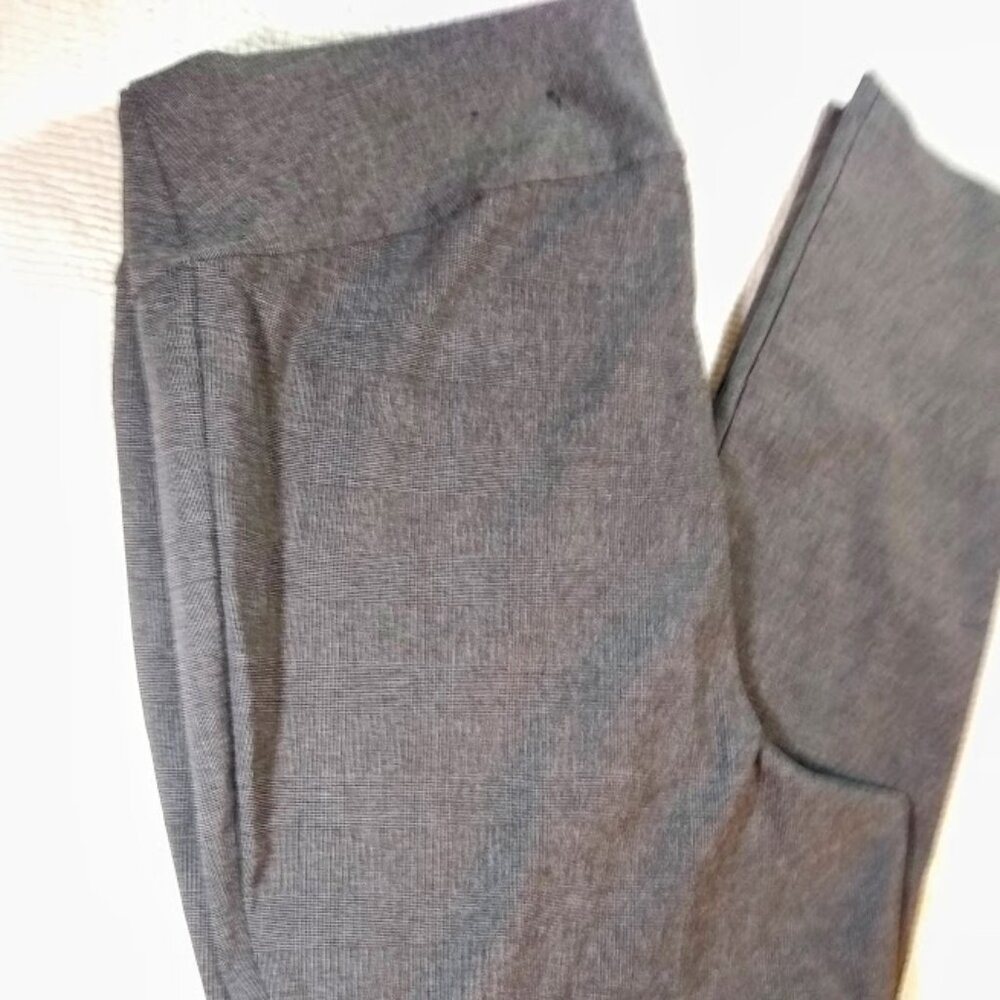 NWOT Torrid size 1   stretch pull on pants/trousers  glen check/graph check